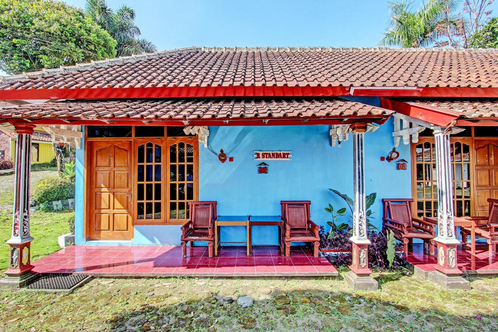 Capital O 91644 Loka Hause Hotel Salatiga Exterior photo