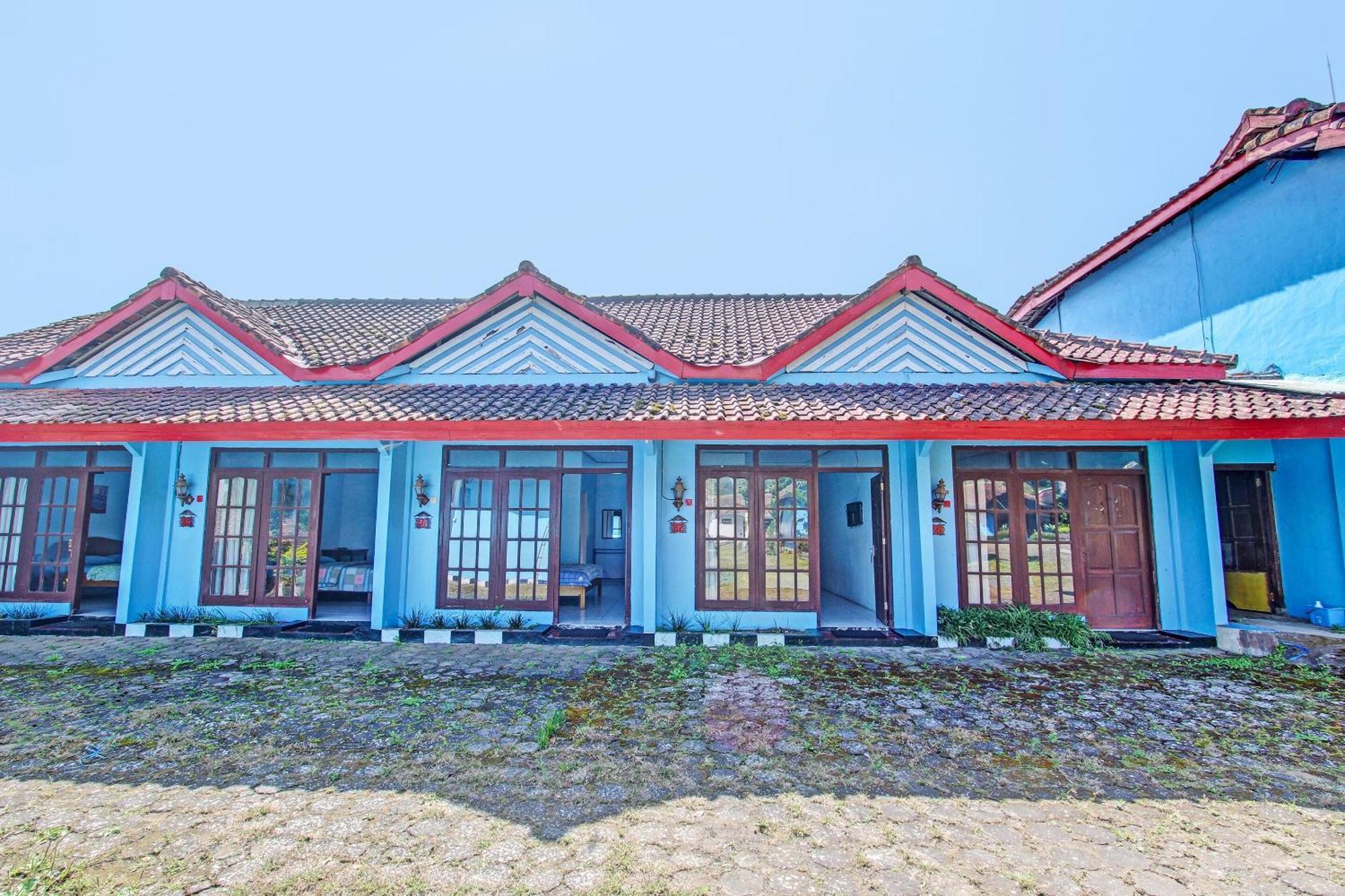 Capital O 91644 Loka Hause Hotel Salatiga Exterior photo