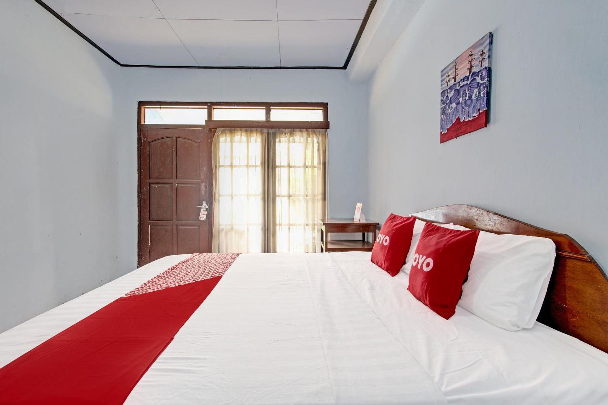 Capital O 91644 Loka Hause Hotel Salatiga Exterior photo