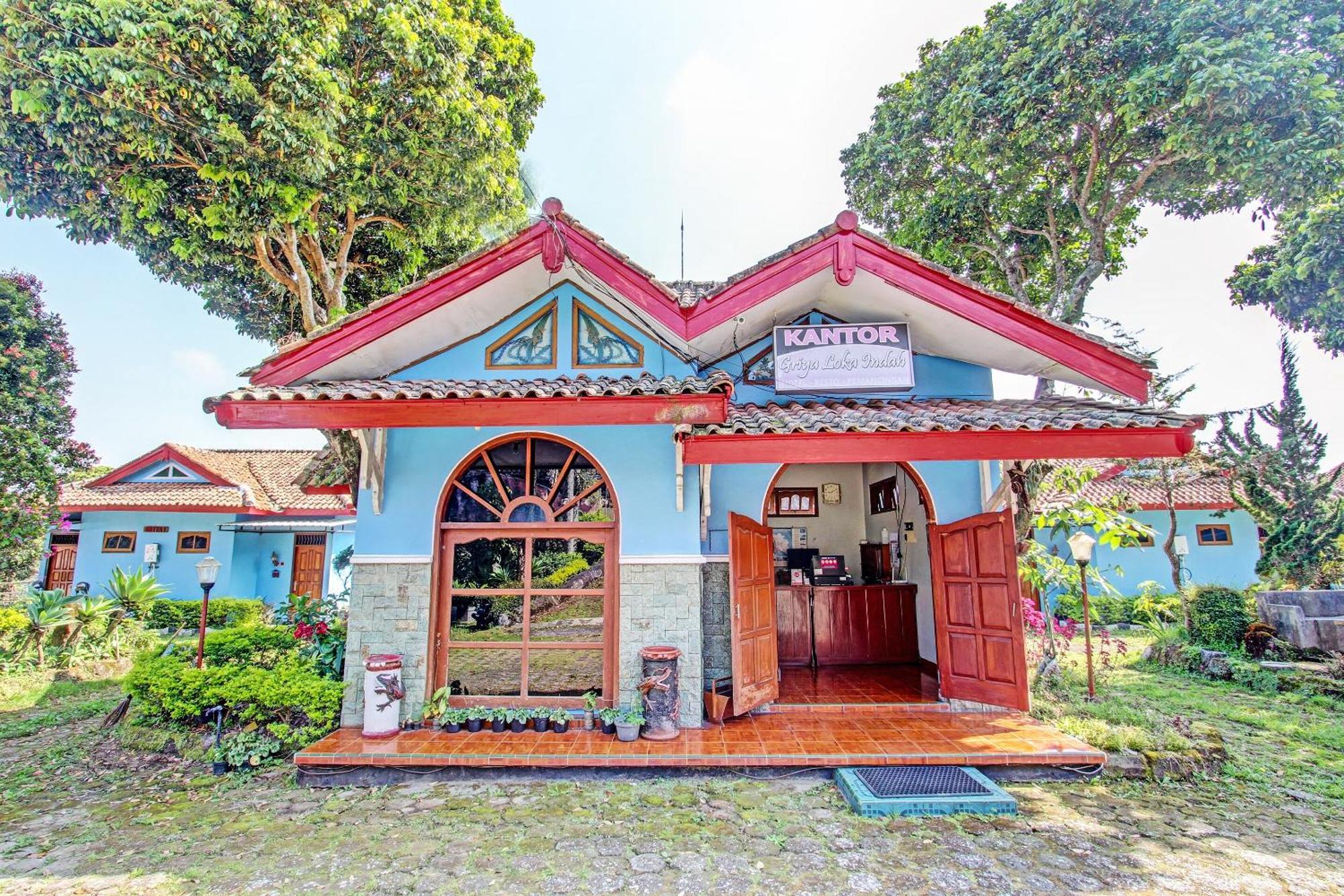 Capital O 91644 Loka Hause Hotel Salatiga Exterior photo
