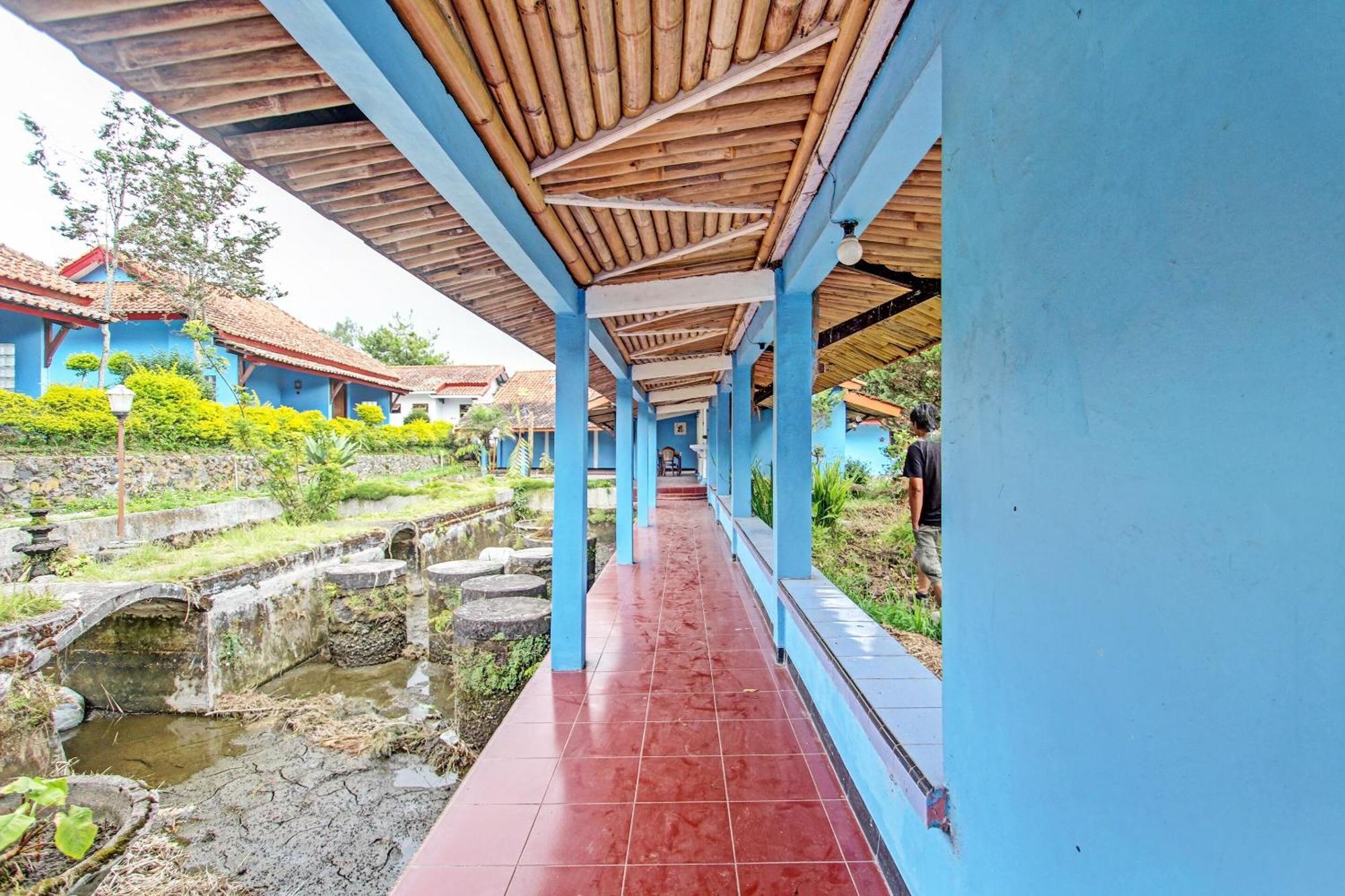 Capital O 91644 Loka Hause Hotel Salatiga Exterior photo