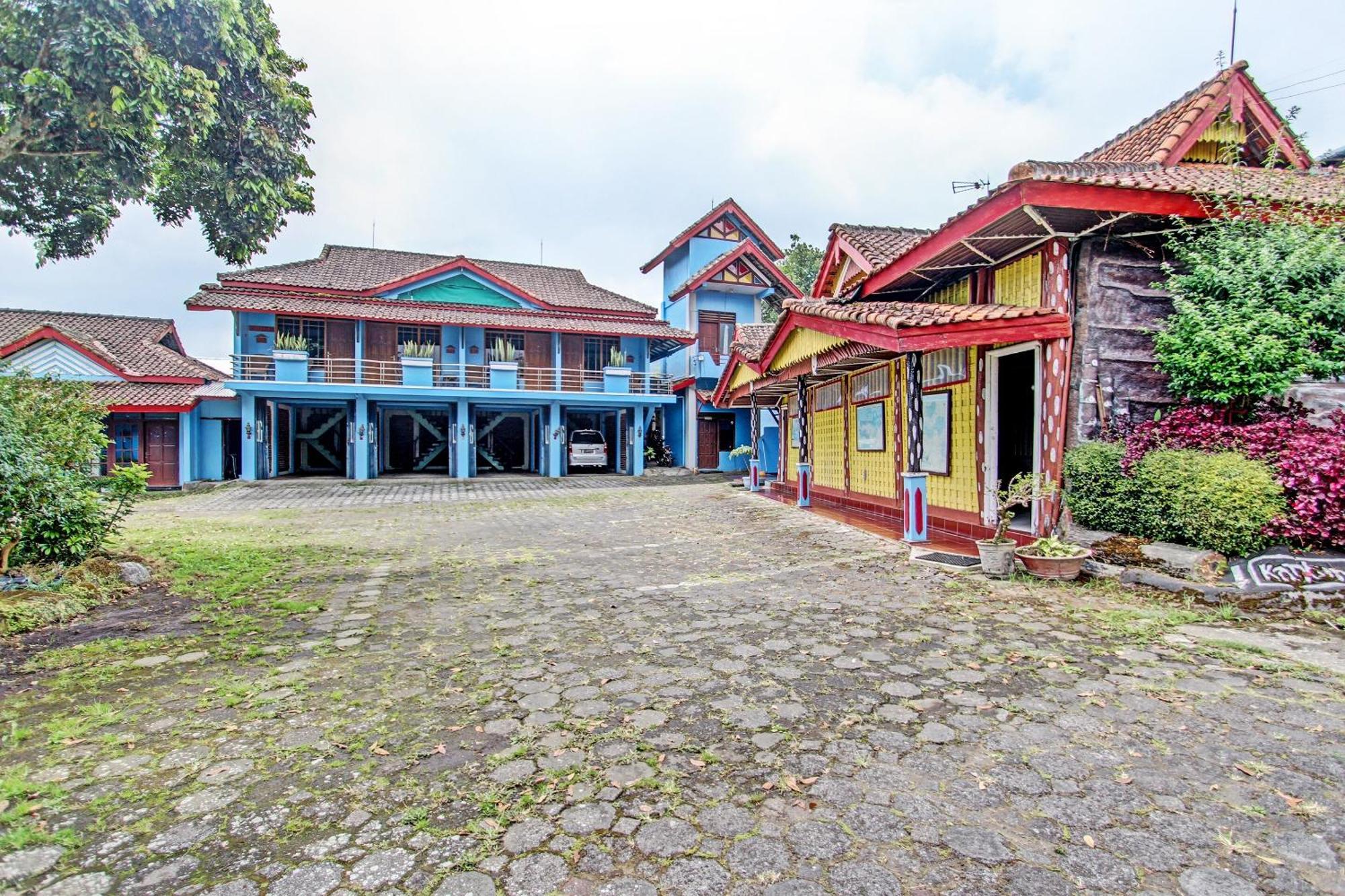 Capital O 91644 Loka Hause Hotel Salatiga Exterior photo